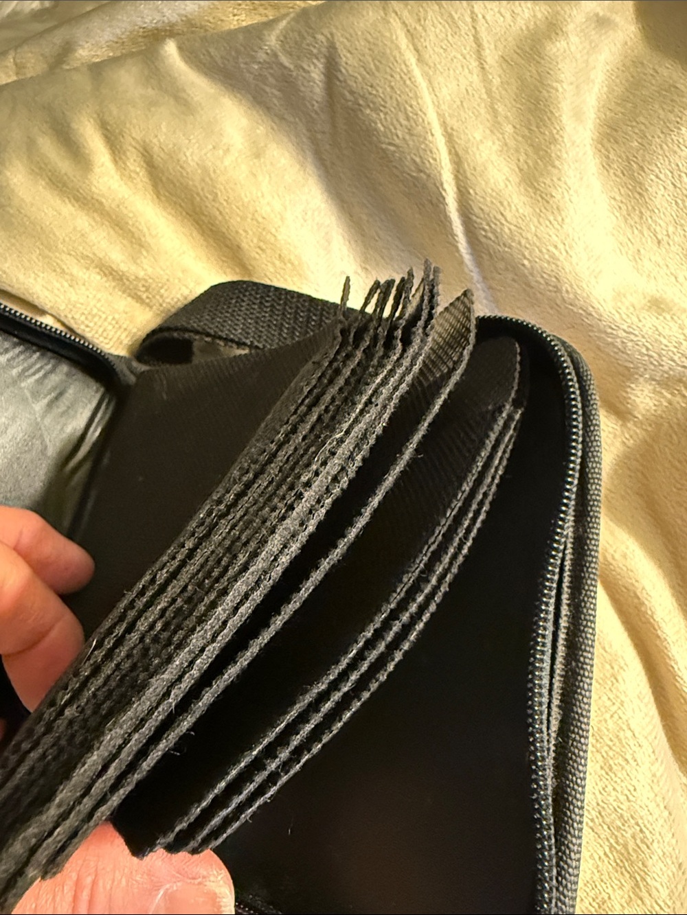 Pendleton zip around cd case. Preowned - Picture 5 of 5